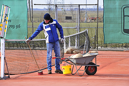 130323aa Klussendag gravel op banen 400