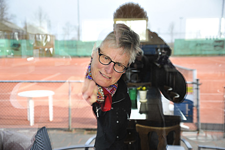 130323aa Tineke Smit zeemt ramen 400