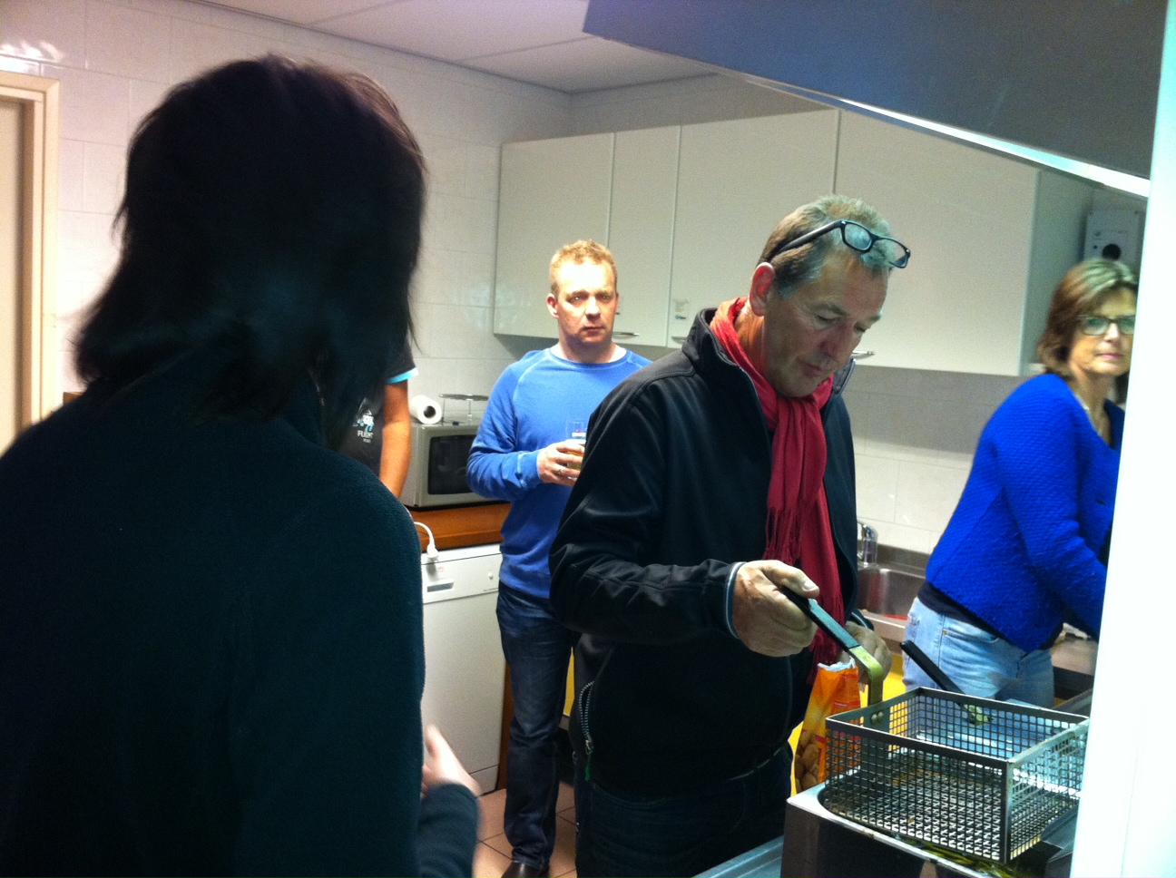 130514 Nieuwe Ledenavond bitterballen Hans van der Bom