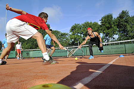13090355 tennishockey 2