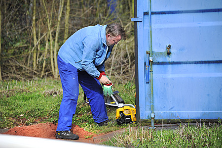 140322aa Klussendag WIl Witting start bosmaaier 400