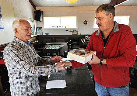 150329 Wintercompetitie Anne SIjbesma (l) en Kees Keuning 400