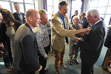 15042451 Anne Sijbesma lintje en bestuur tennis