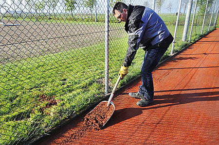 15043050 Tnnisbaan onderhoud 400