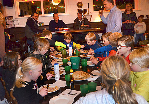 171216 Pannenkoekentoernooi2017 jeugd eet 500