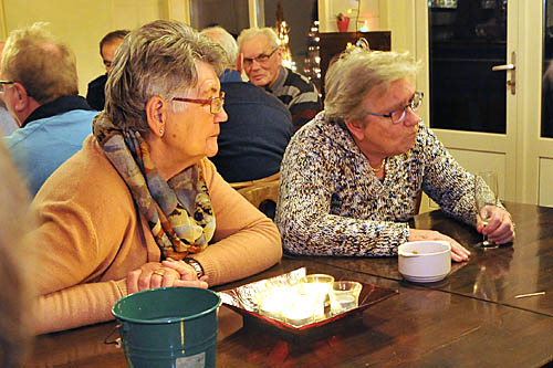170117 TVA Nieuwjaarsborrel tafel met dames 2 400