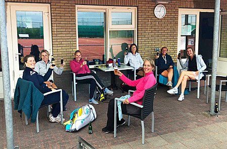 200701 Terras tennis Akkrum weer open 450