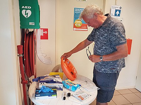 200806 Verwisselen AED Ernst Beek 450