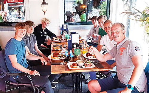 210629 Lunch met trainer 450