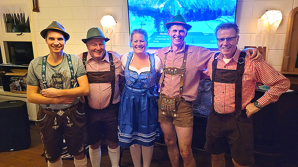 221114 TVA Oktoberfest2022 Bestuur