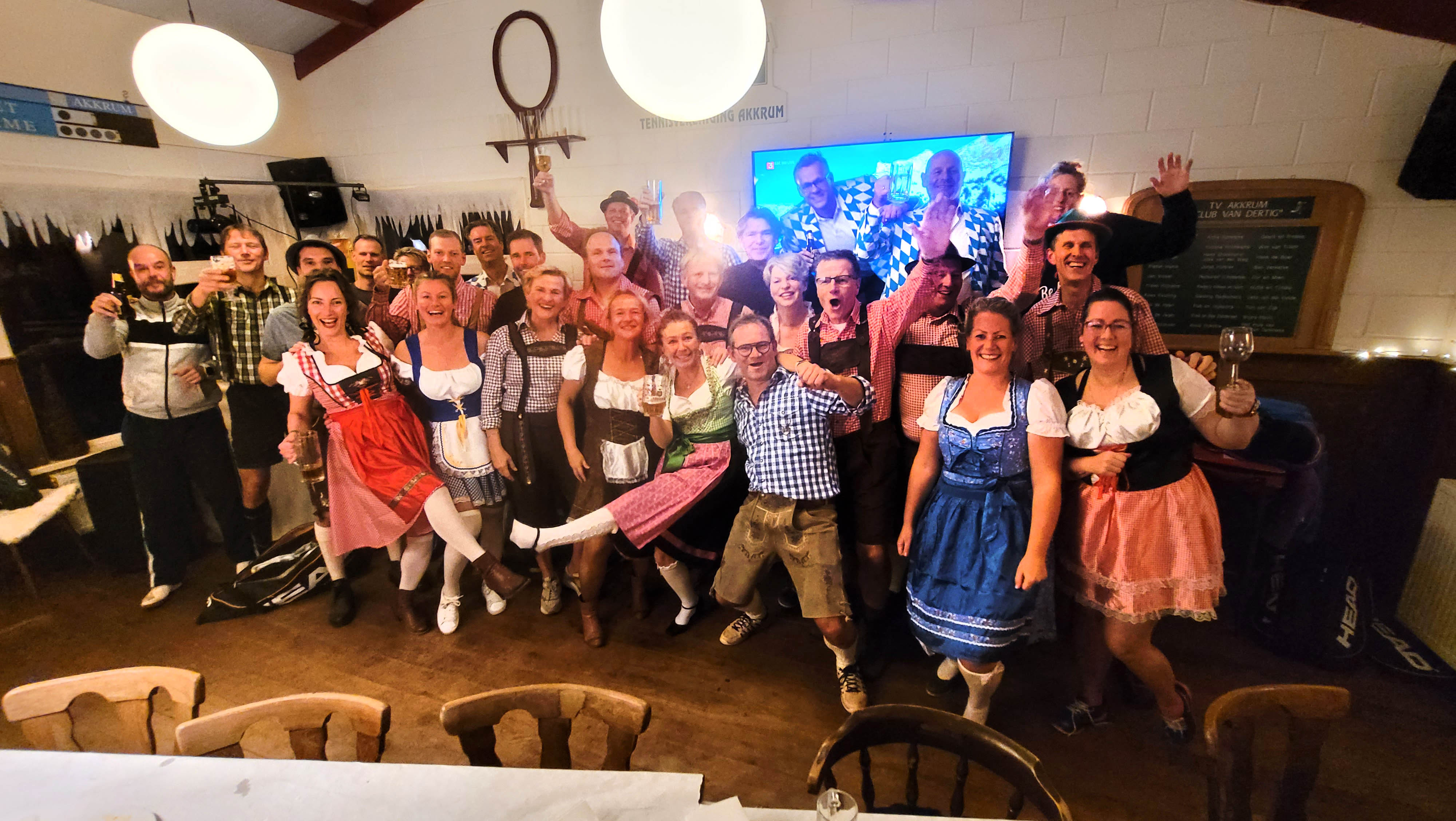 221114 TVA Oktoberfest2022 GroepBinnen