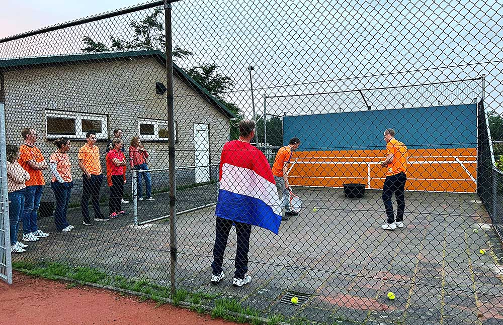 240622 TVA Voetbal kijken in kantine 2